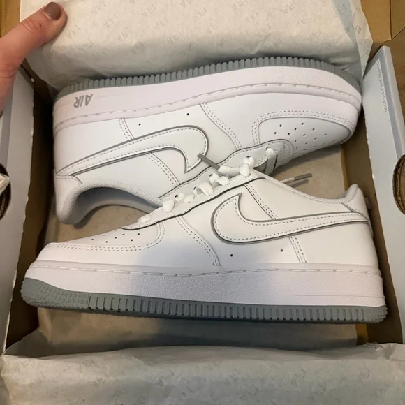 NEW IN BOX Nike Air Force 1 (GS) - White / Wolf Grey - Picture 2 of 6